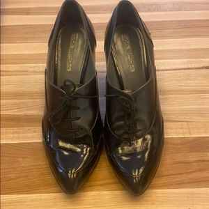 Via Spiga Wing Tip Heels, 9